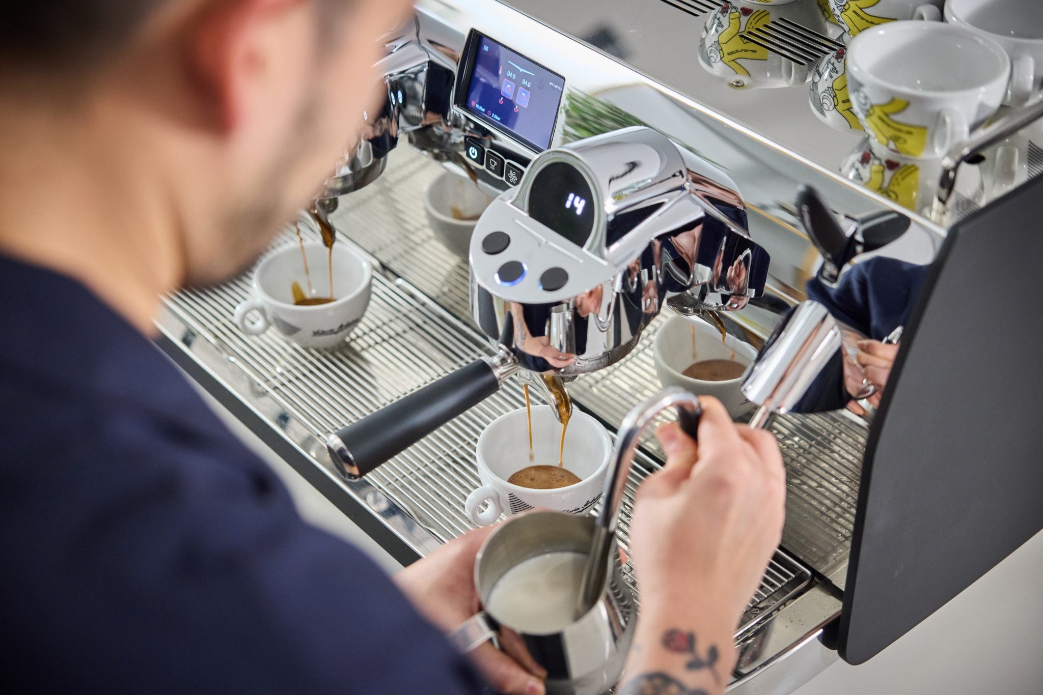 Victoria Arduino Black Eagle Maverick Core: Espresso extraction in use