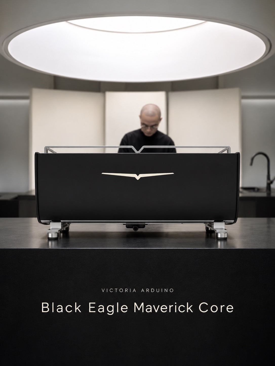 Victoria Arduino Black Eagle Maverick Core: Lifestyle rear view